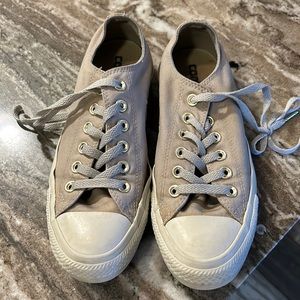 Grey converse